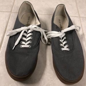 Men’s gray lace up shoes